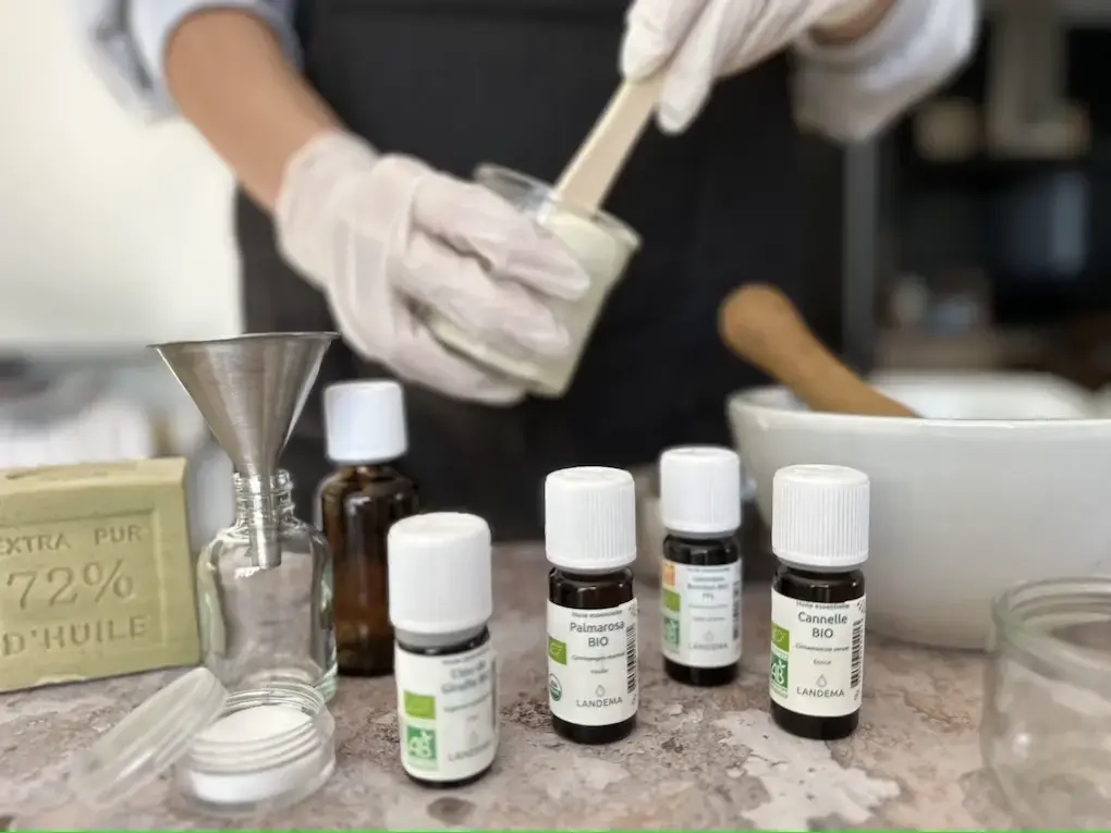 Placeholder image meaning the image has not been filled in Cosmetic formulation with essential oils: technical guide