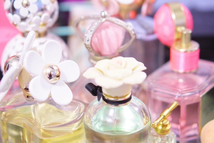 Essential oils in perfume